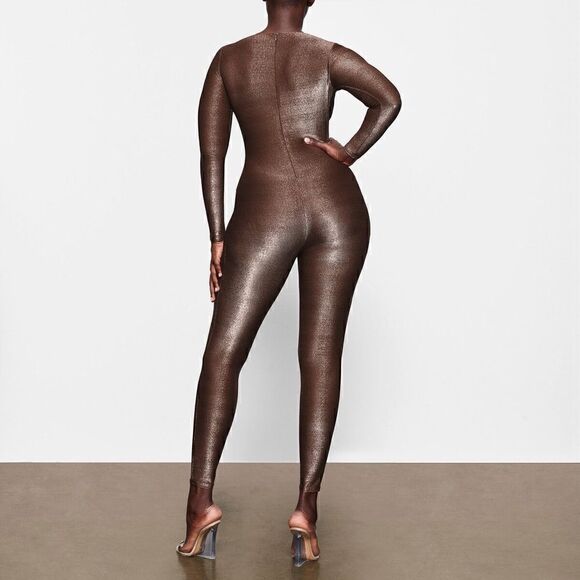 SKIMS  Shimmer Catsuit in Chocolate - Picture 7 of 9